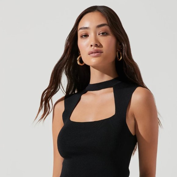 2000s Vintage Keyhole Cut Out Top - Picture 2 of 11